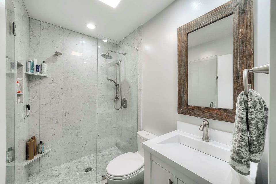 Into the Blue - Miramar Beach - Bathroom