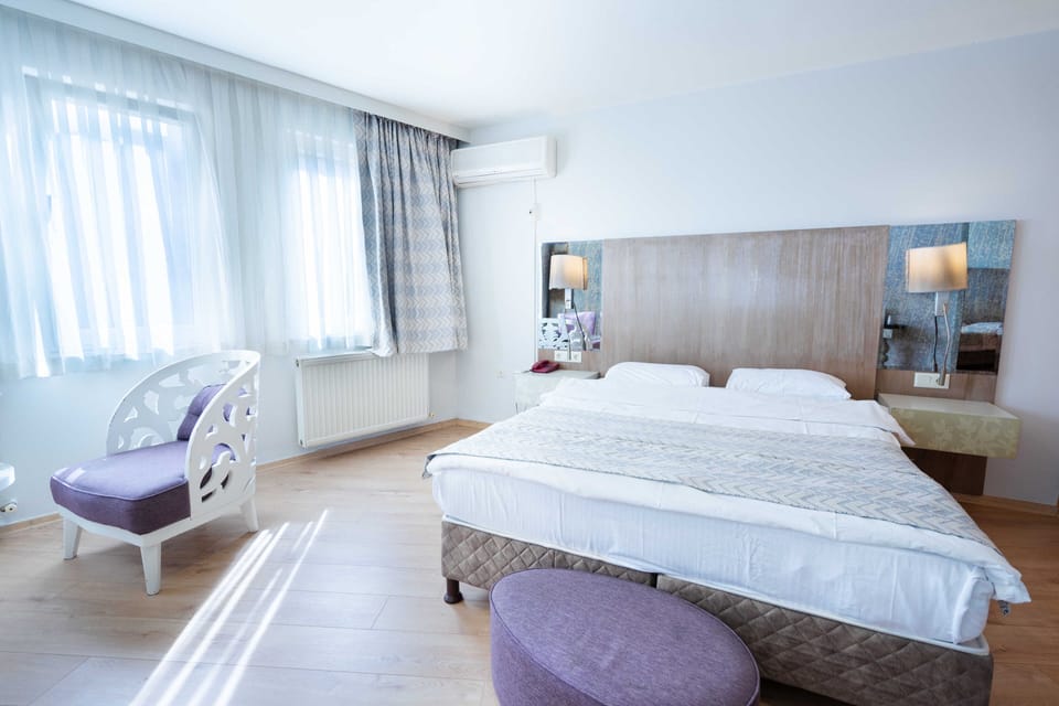 Classic Room | Laptop workspace, free WiFi, bed sheets