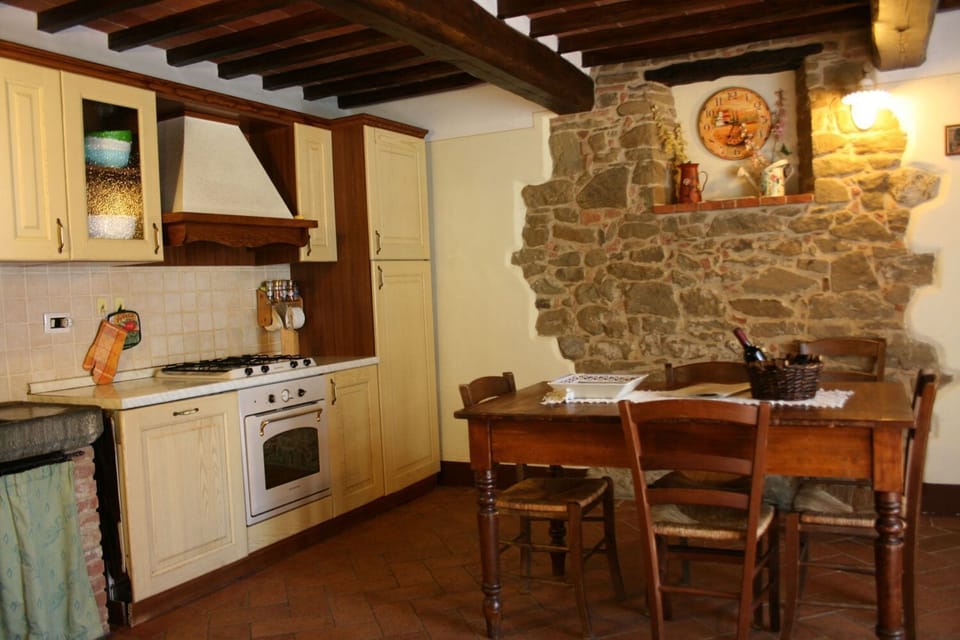 Villa, 3 Bedrooms | Private kitchen | Fridge, microwave, oven, stovetop