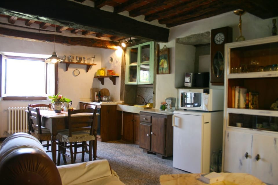 Villa, 2 Bedrooms | Private kitchen | Fridge, microwave, oven, stovetop