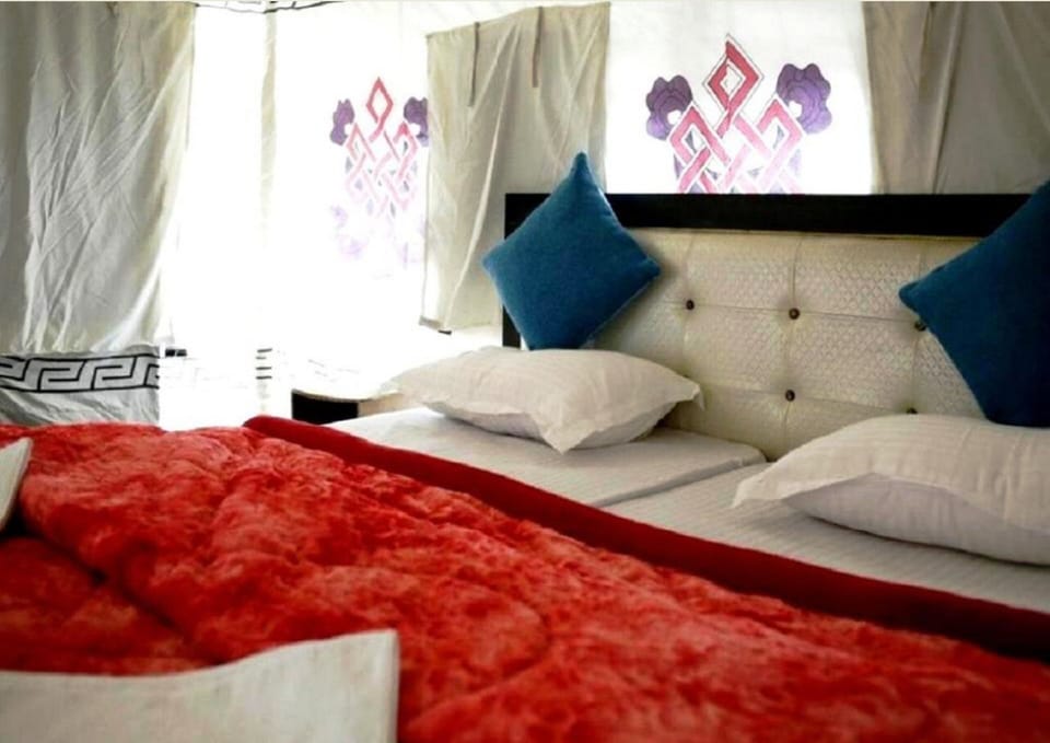 Deluxe Tent | In-room safe, desk, soundproofing, bed sheets