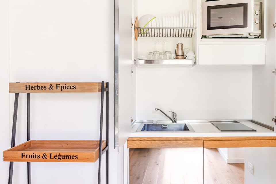 Family Suite, Ensuite, Garden View | Private kitchen | Coffee/tea maker, electric kettle