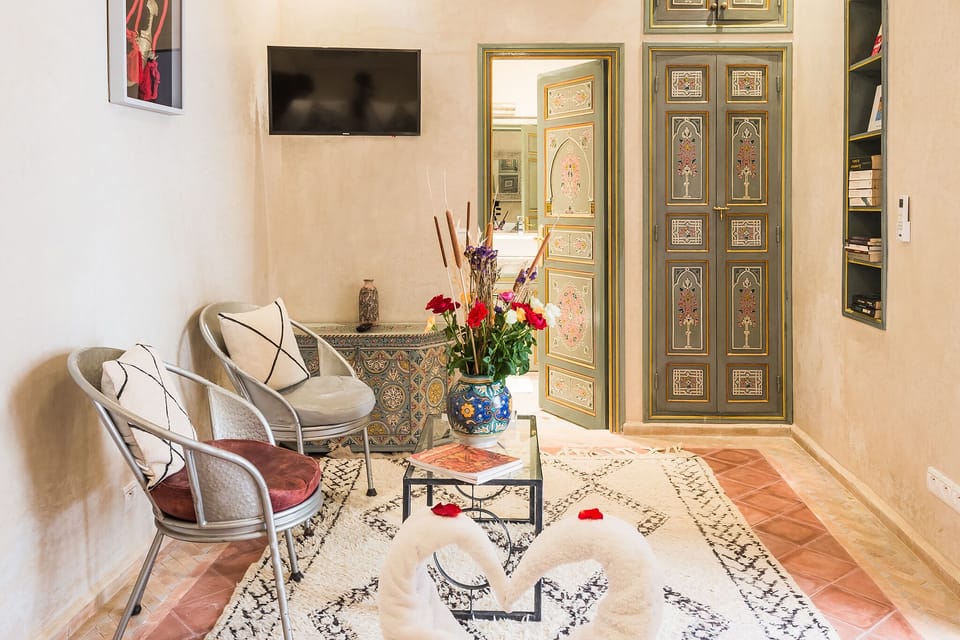 Deluxe Double Room (Menara) | In-room safe, individually decorated, desk, blackout drapes