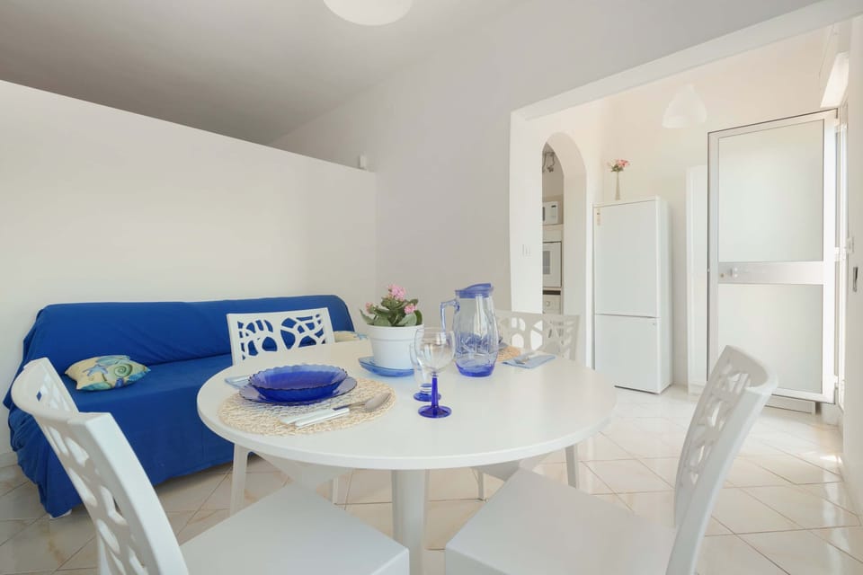 Standard House, 1 Bedroom | In-room dining