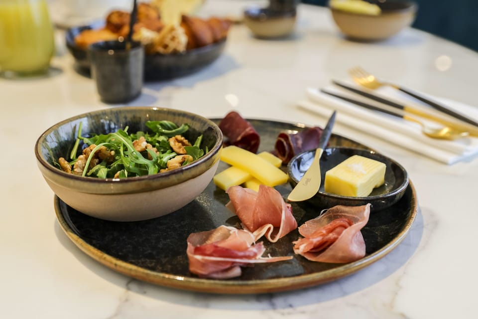 Daily cooked-to-order breakfast for a fee