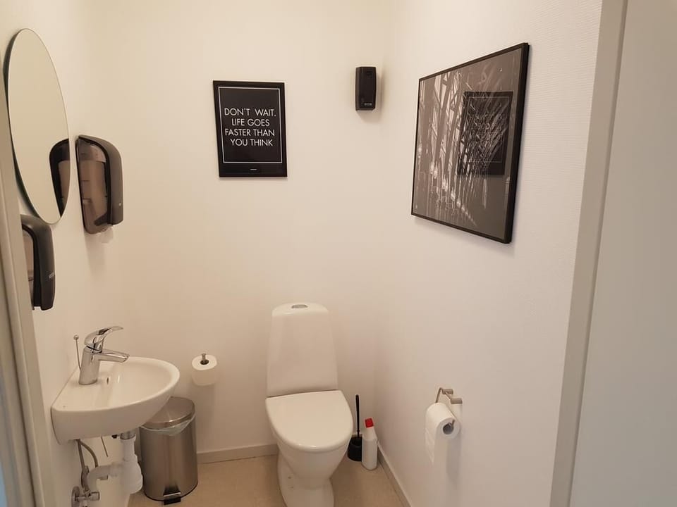 Shower, towels, soap, shampoo