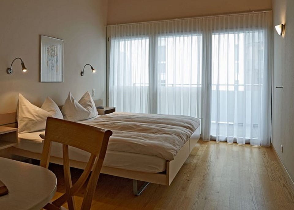 Double Room, Balcony (Annexe) | Desk, WiFi (free), individually furnished, bed sheets