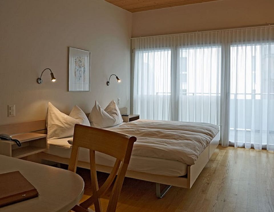 Double Room, Balcony (Annexe) | Desk, WiFi (free), individually furnished, bed sheets