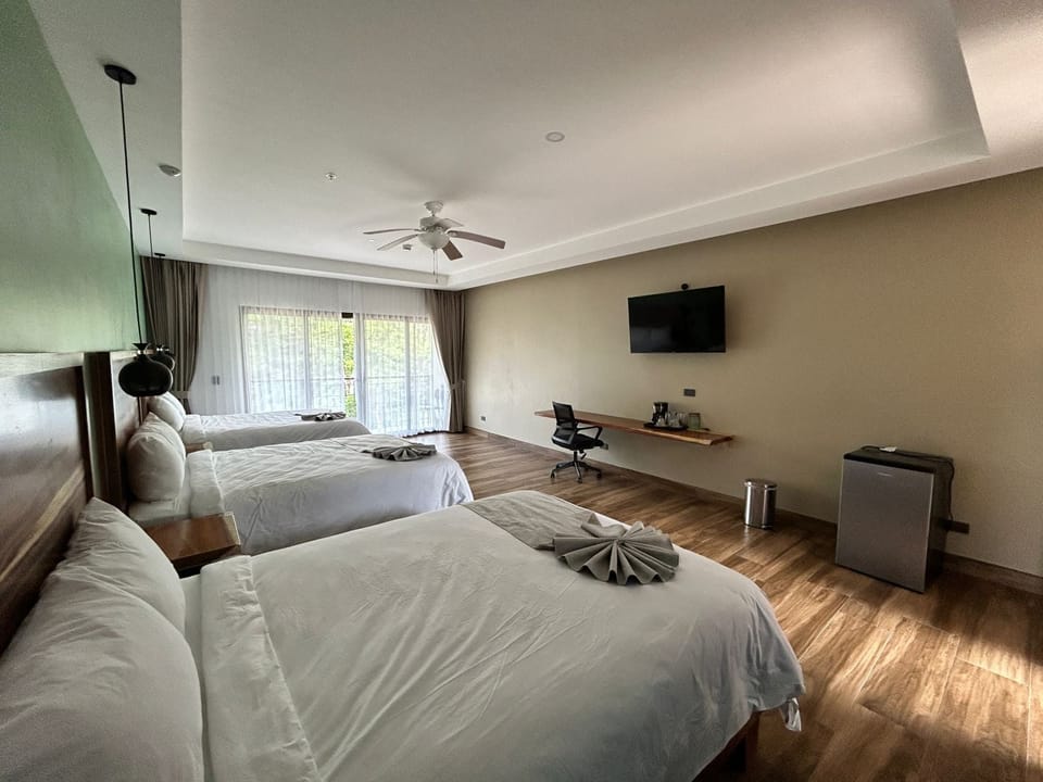 Deluxe Triple Room, Multiple Beds, Non Smoking, Mountain View | Premium bedding, down comforters, pillowtop beds, individually furnished