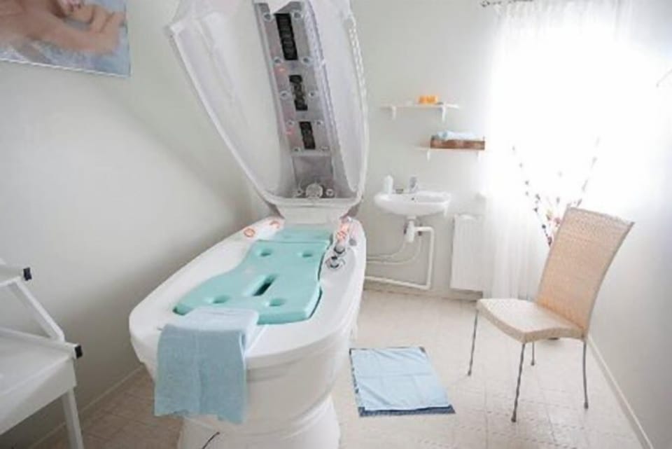 Sauna, hot tub, steam room, body treatments, aromatherapy
