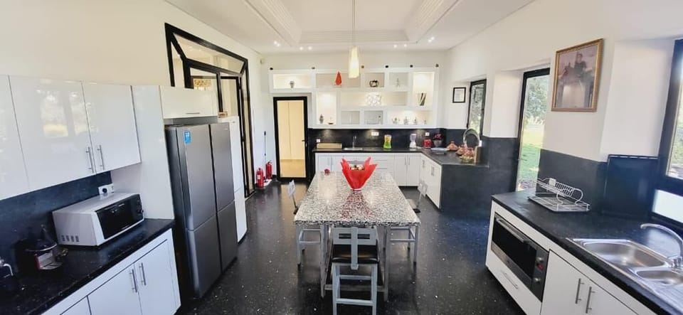 Deluxe Villa, Multiple Bedrooms | Private kitchen | Fridge, microwave, oven, stovetop