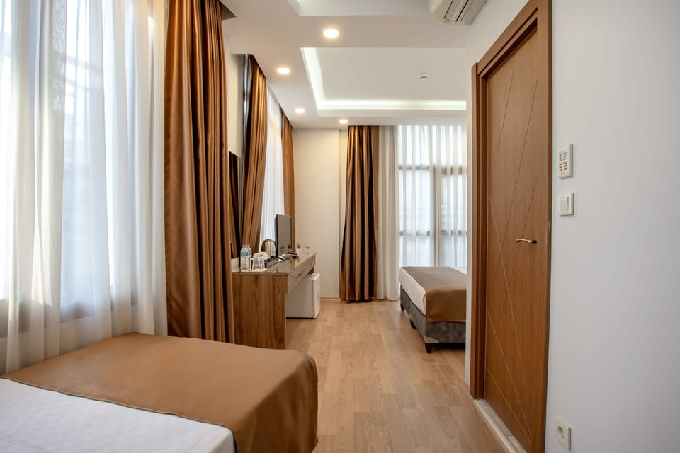 Deluxe Room, Smoking, Balcony | Premium bedding, minibar, in-room safe, desk