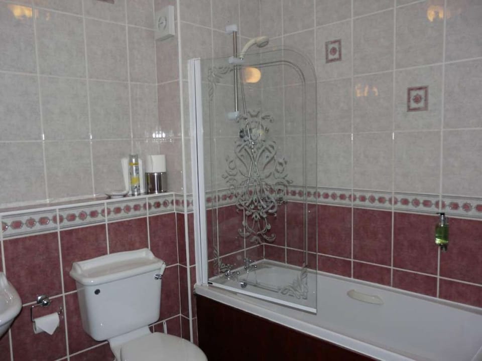Large Double Room with Bath | Bathroom | Hair dryer, towels