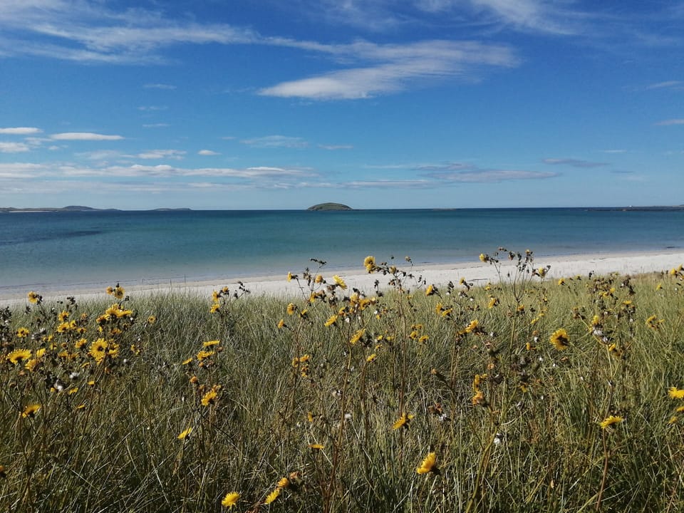 Pod Beag Beside the Sea, Isle of Eriskay Cabin in Scotland