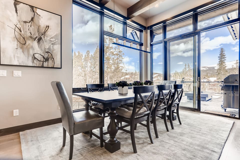 Seating for 8 at the dining room table