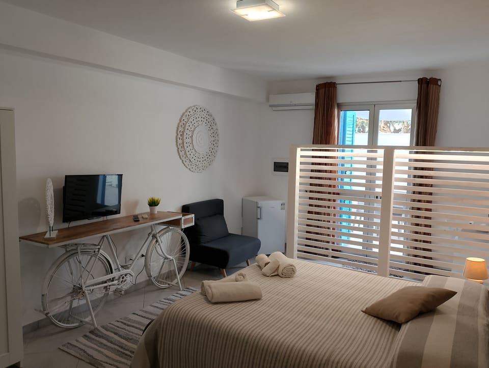 Family Room | Egyptian cotton sheets, premium bedding, down comforters