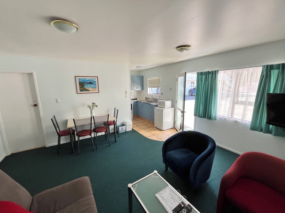 Two Bedroom Apartment | Living area | 32-inch LED TV with digital channels, TV, Netflix