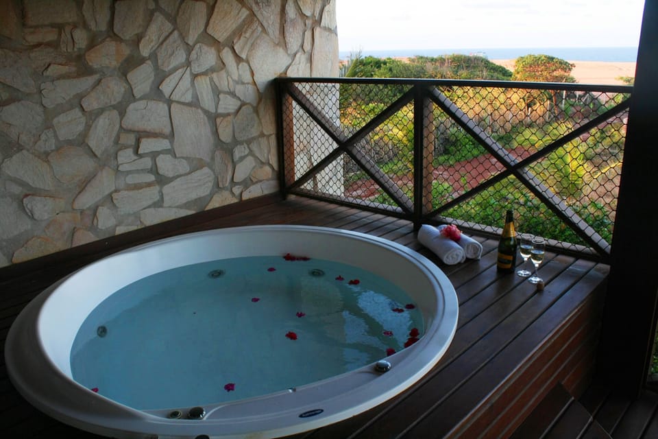 Deep soaking bathtub