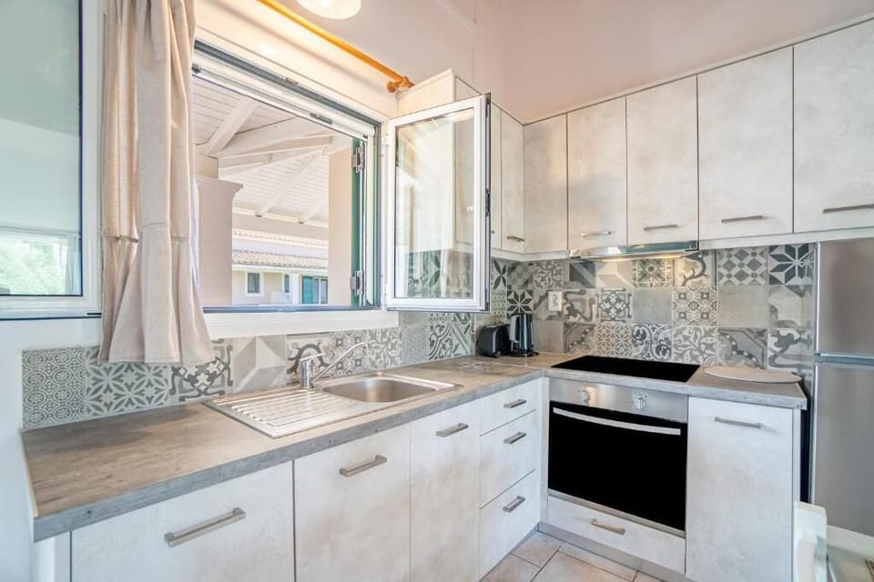 Premium Duplex | Private kitchen | Fridge, stovetop, coffee/tea maker, electric kettle