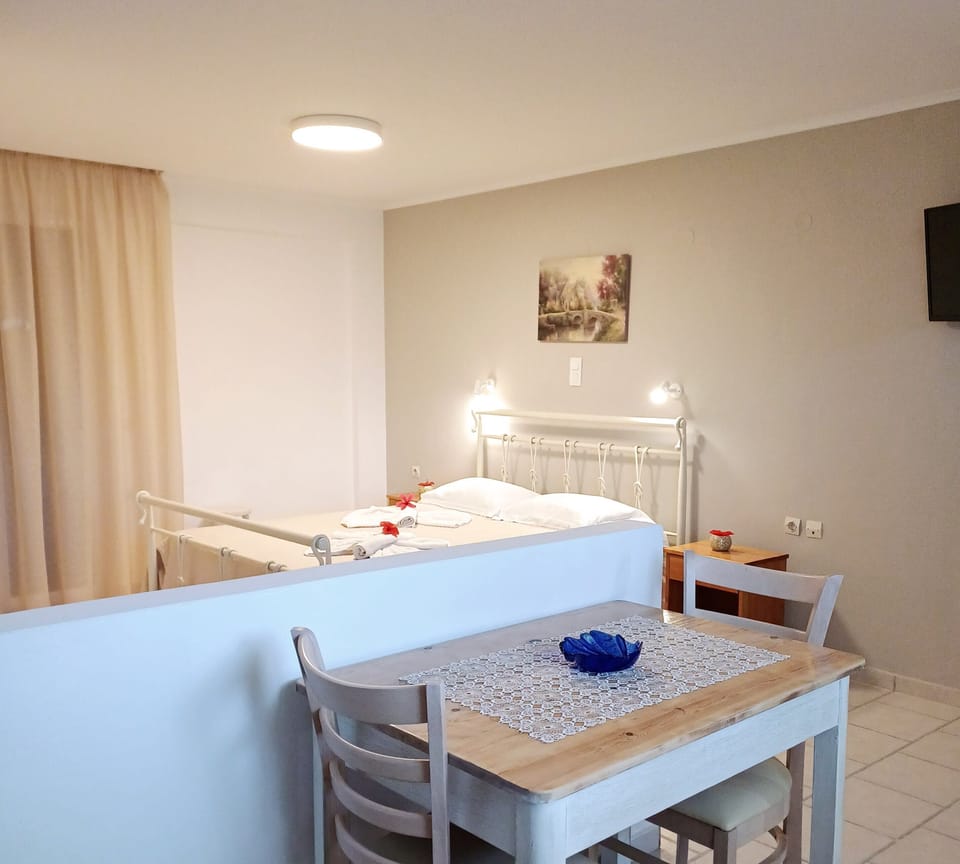 Premier Studio, 1 Double Bed, Terrace, Sea Facing | In-room safe, soundproofing