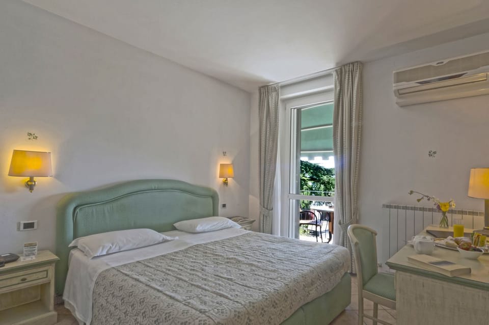 Standard Double or Twin Room, Lake View | Minibar, in-room safe, desk, soundproofing