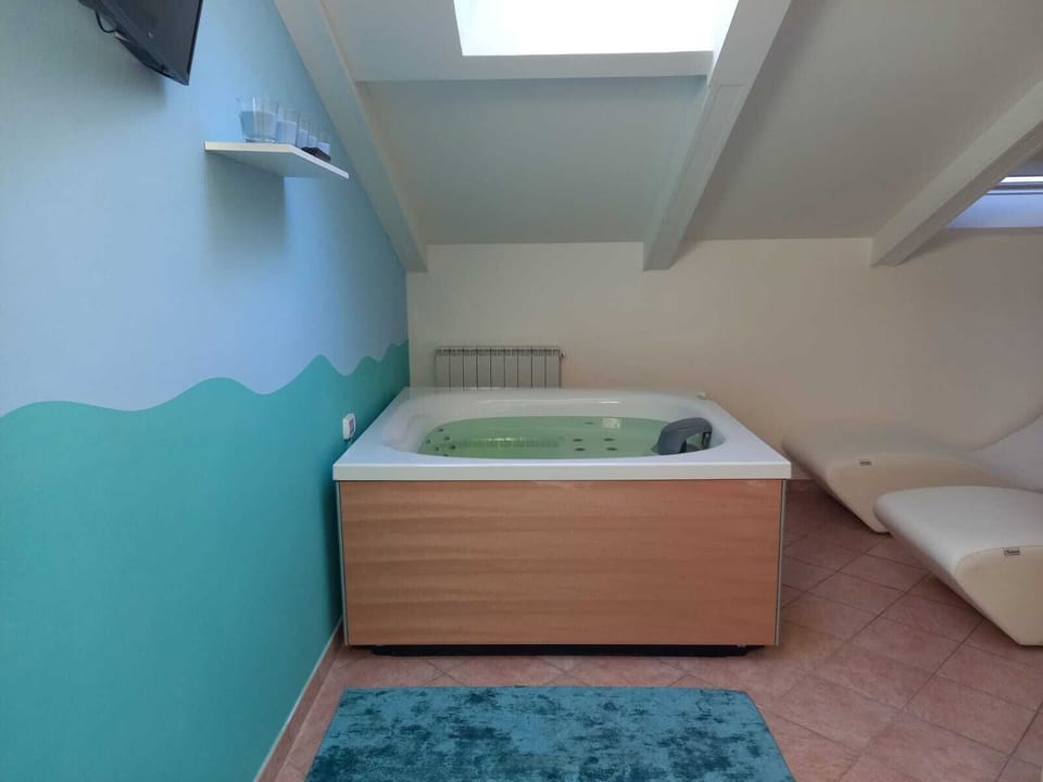 Romantic Double or Twin Room | Minibar, in-room safe, desk, soundproofing