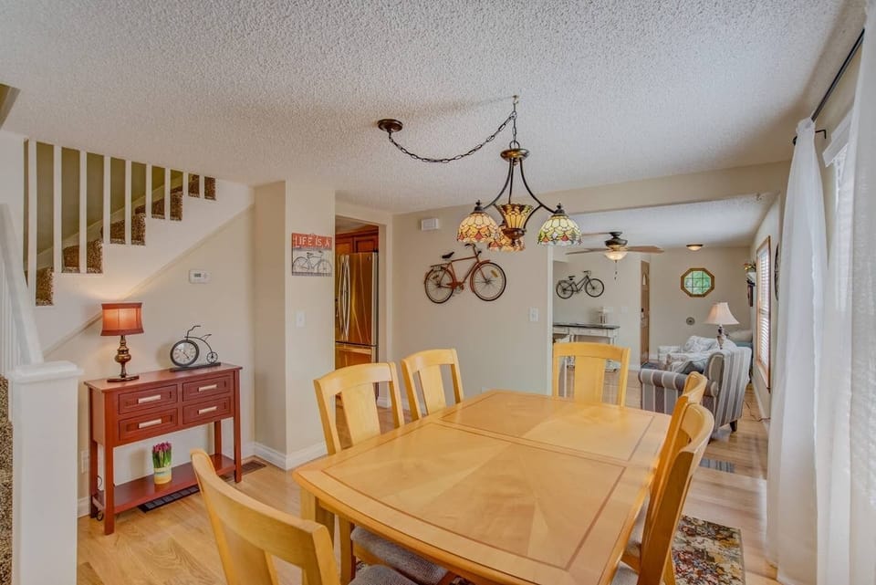 House (3 Bedrooms) | Private kitchen | Full-size fridge, oven, coffee/tea maker, toaster