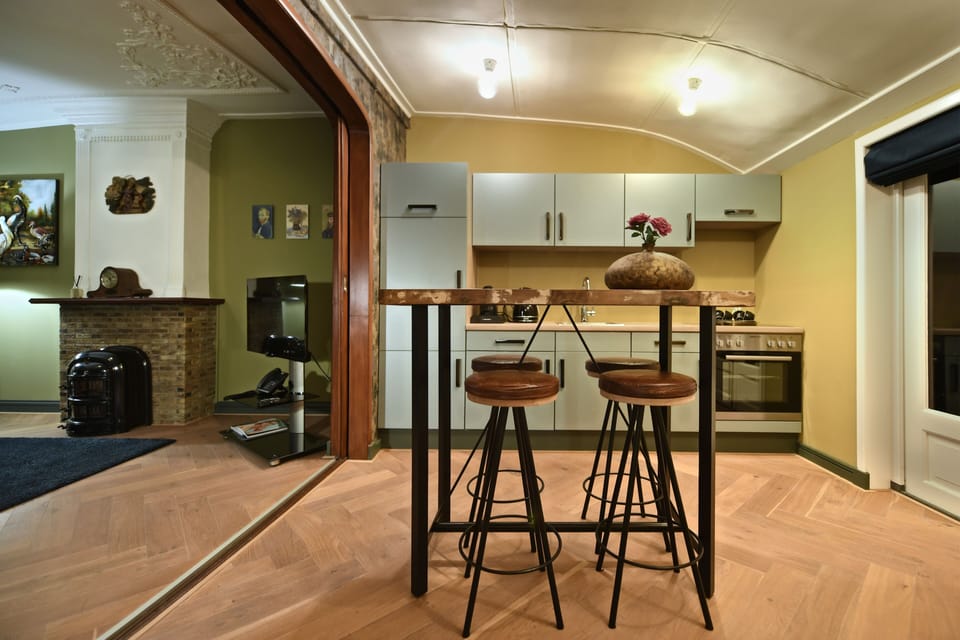Comfort Suite (Classic Suite) | Private kitchen | Espresso maker, coffee/tea maker, electric kettle