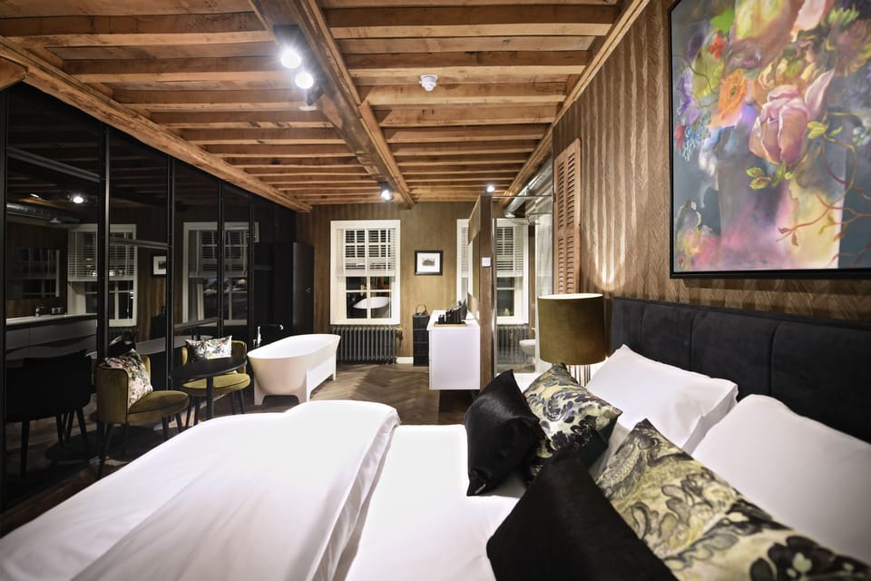 Deluxe Double Room, 1 Bedroom (Honeymoon Suite) | Premium bedding, free minibar, in-room safe, individually decorated