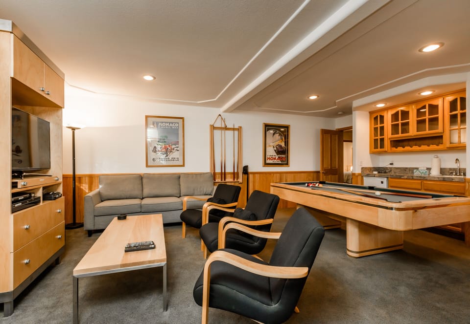 Bonus Game Room, Pool Table, Cable TV, Alexa for Music, Nintendo 64