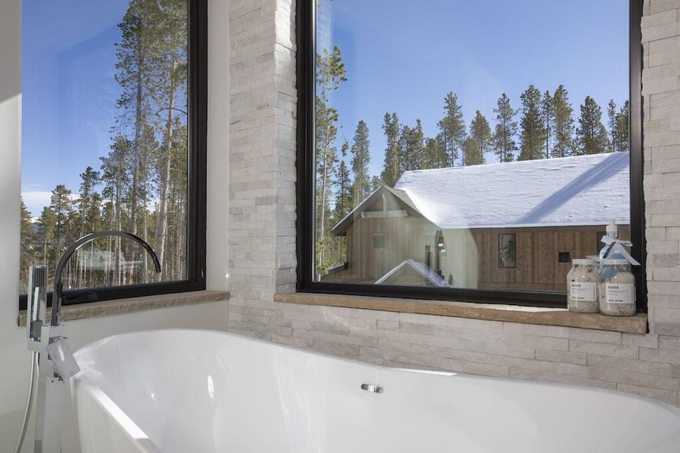 Master Suite soaking tub