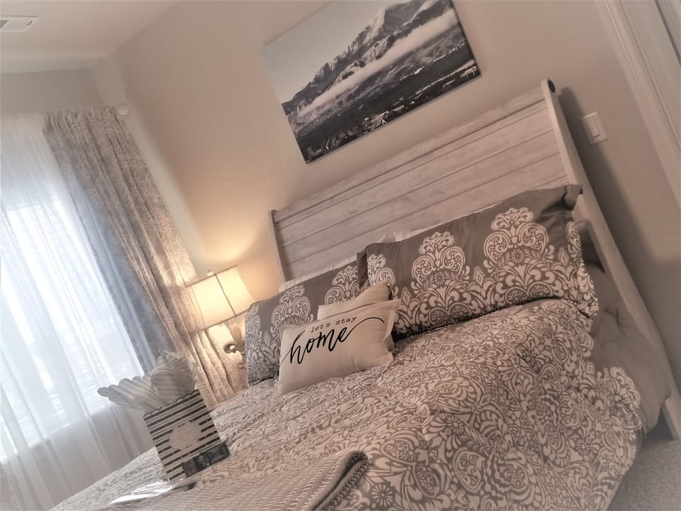 Egyptian cotton sheets, premium bedding, down comforters, pillowtop beds