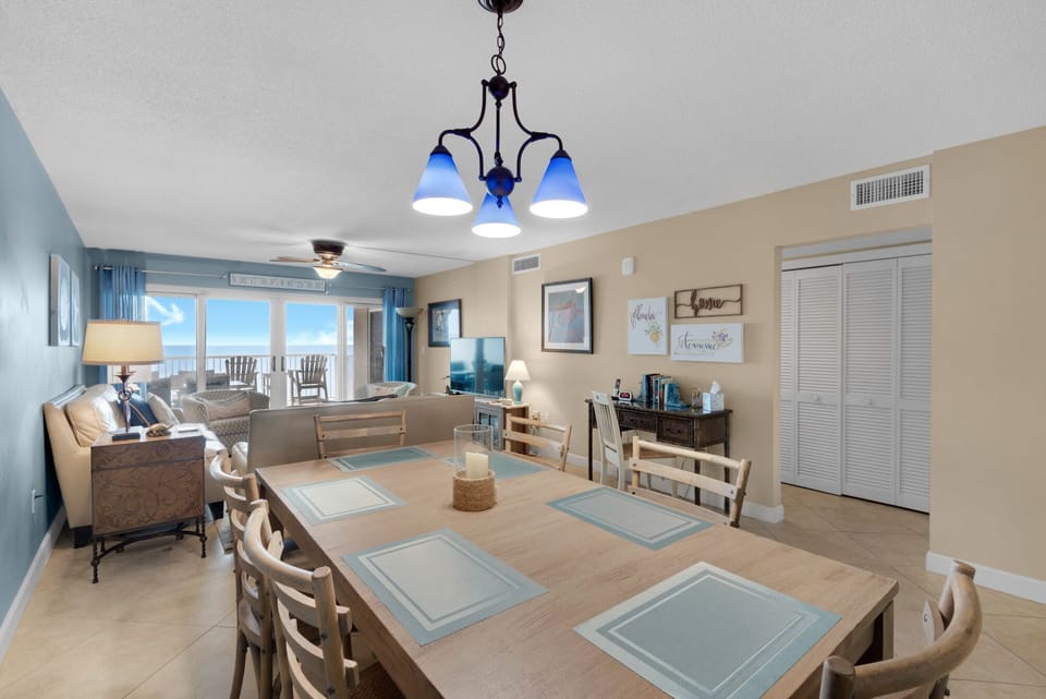 Ample Seating at Dining Table