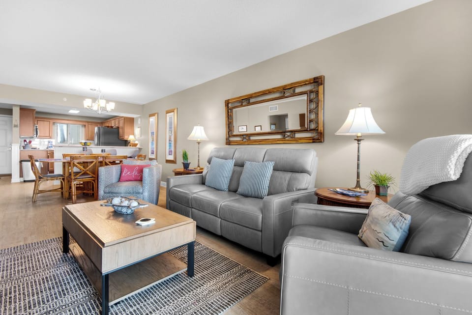 Living Area w/Electric Reclining Sofas