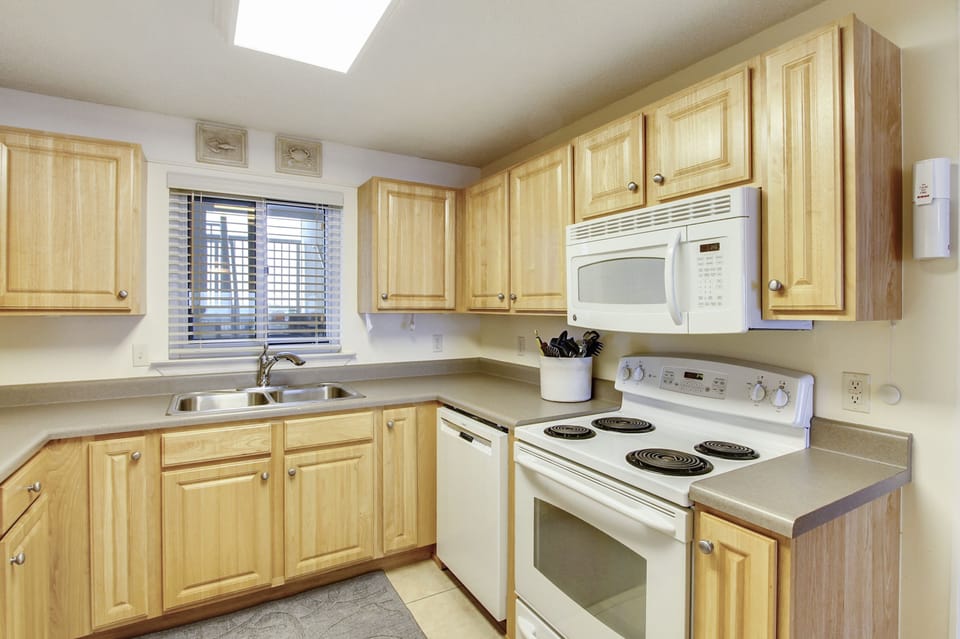 Fully Stocked Kitchen