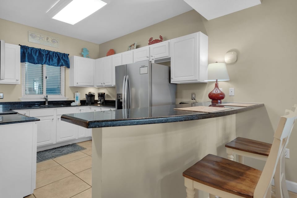 Breakfast Bar/Kitchen