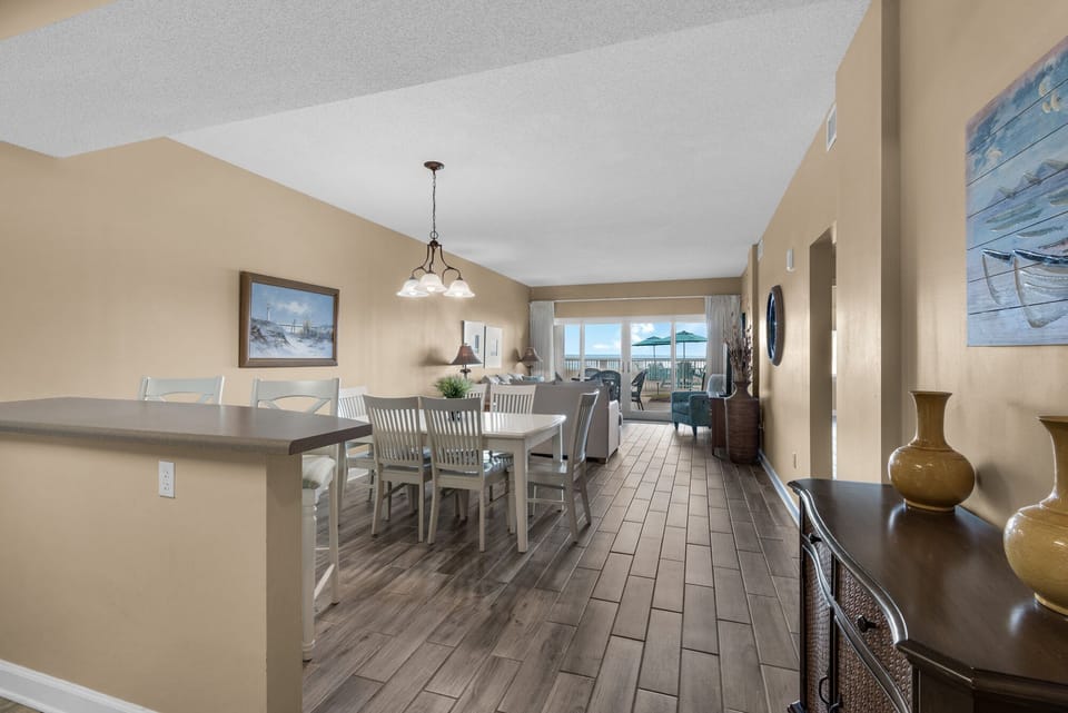 Dining/Living Area w/Waterfront View