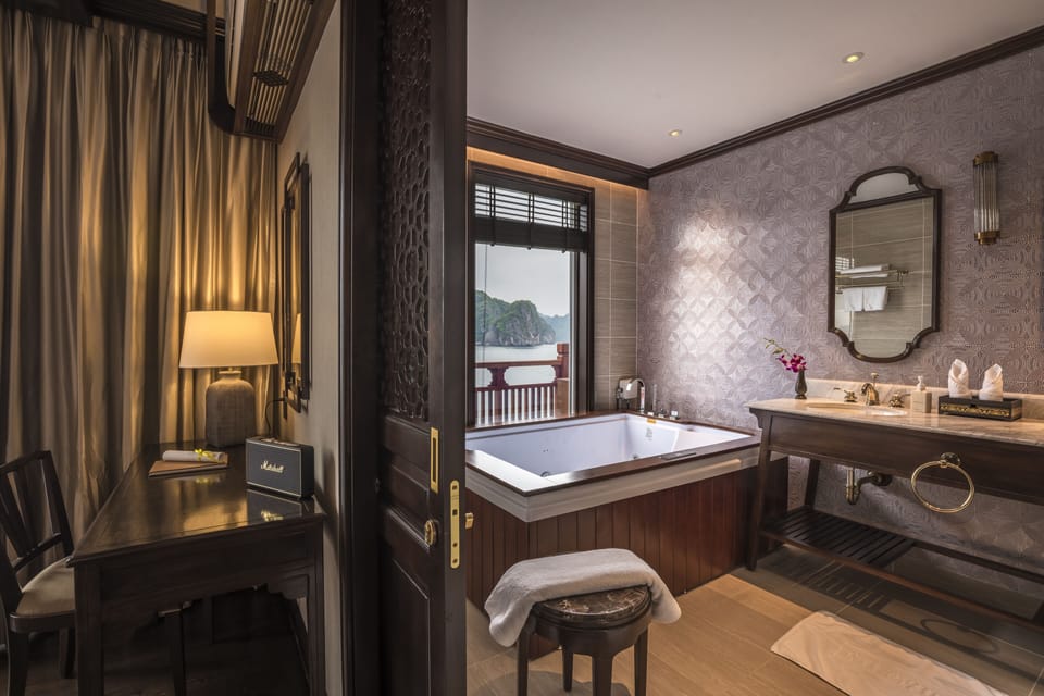 Regency Suite (3D2N) | Bathroom | Separate tub and shower, hair dryer, bathrobes, slippers