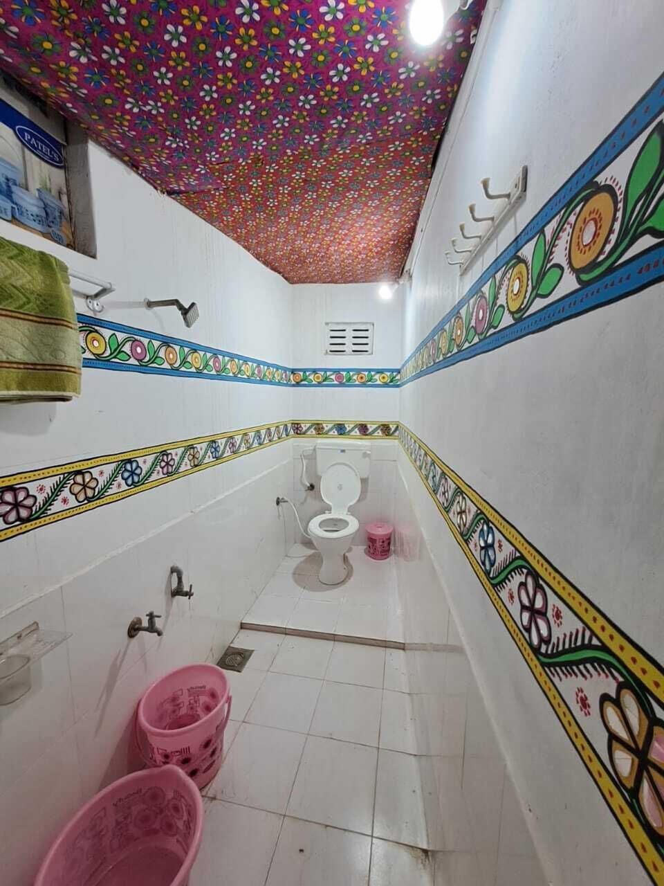 Shower, free toiletries, towels