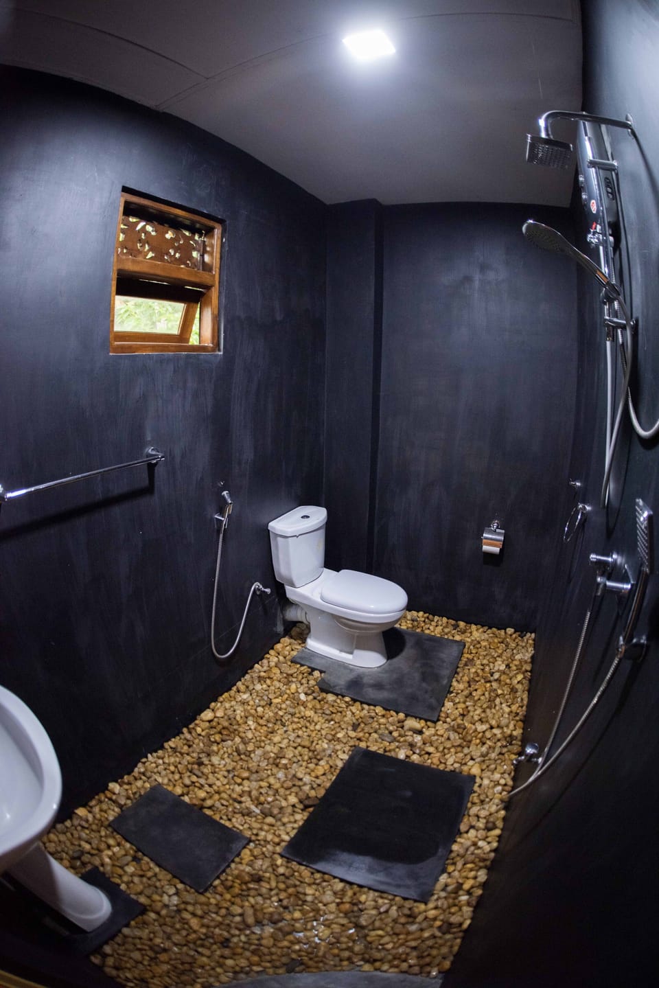 Deluxe Double Room | Bathroom | Shower, rainfall showerhead, towels