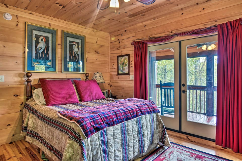 Bedroom 1 | Queen Bed