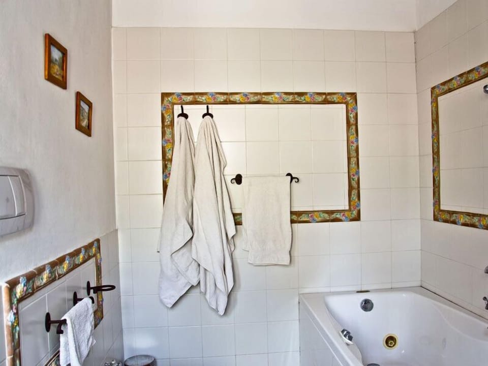 Triple Room, Private Bathroom (Jacuzzi) | Bathroom | Free toiletries, bidet, towels