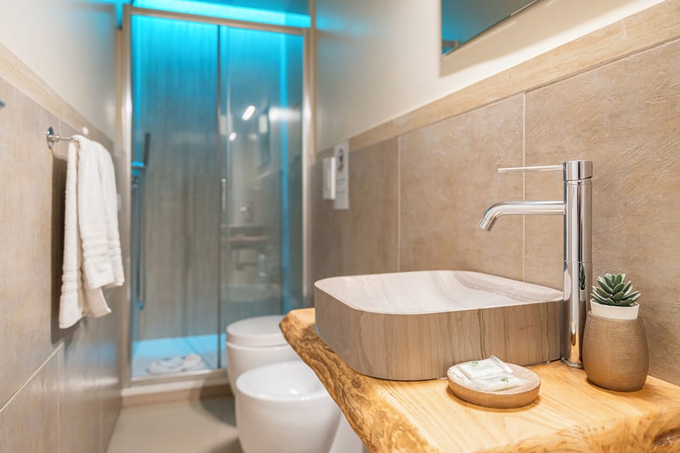 Double Room, Jetted Tub | In-room safe, blackout drapes, soundproofing, iron/ironing board