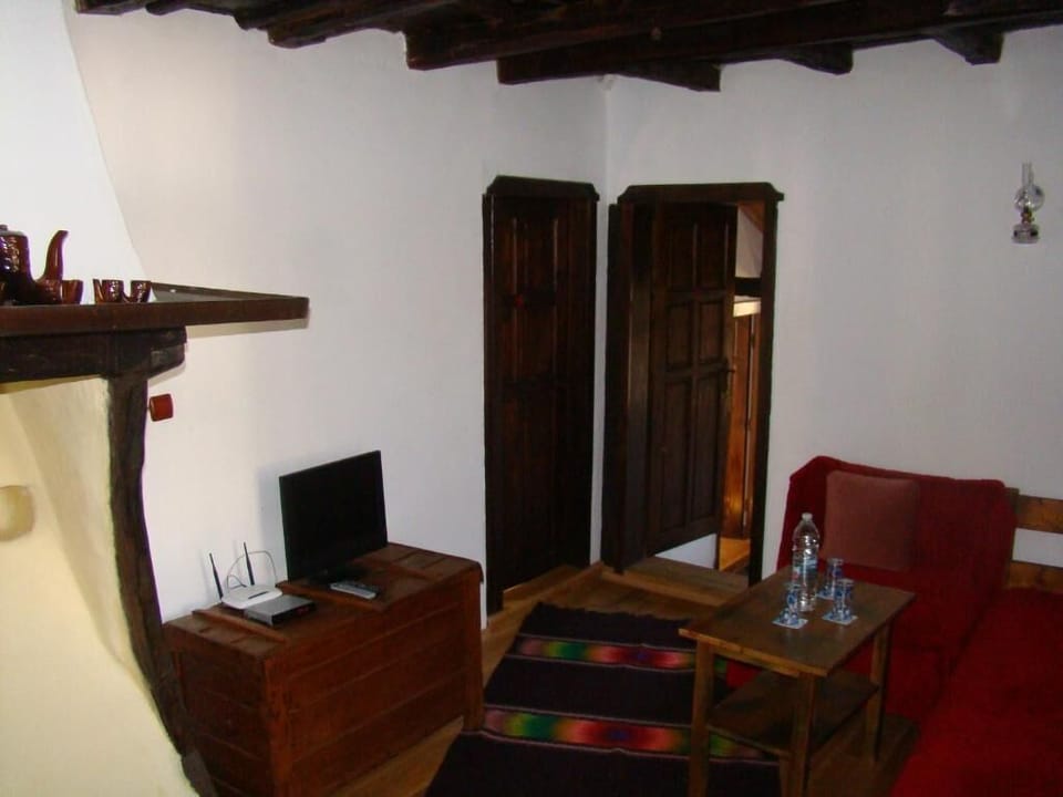 Apartment, 2 Bedrooms, Garden View | Living room | 24-inch LCD TV with cable channels, TV, fireplace