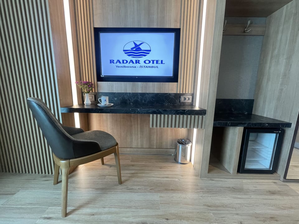Standard Double Room | Minibar, in-room safe, desk, laptop workspace