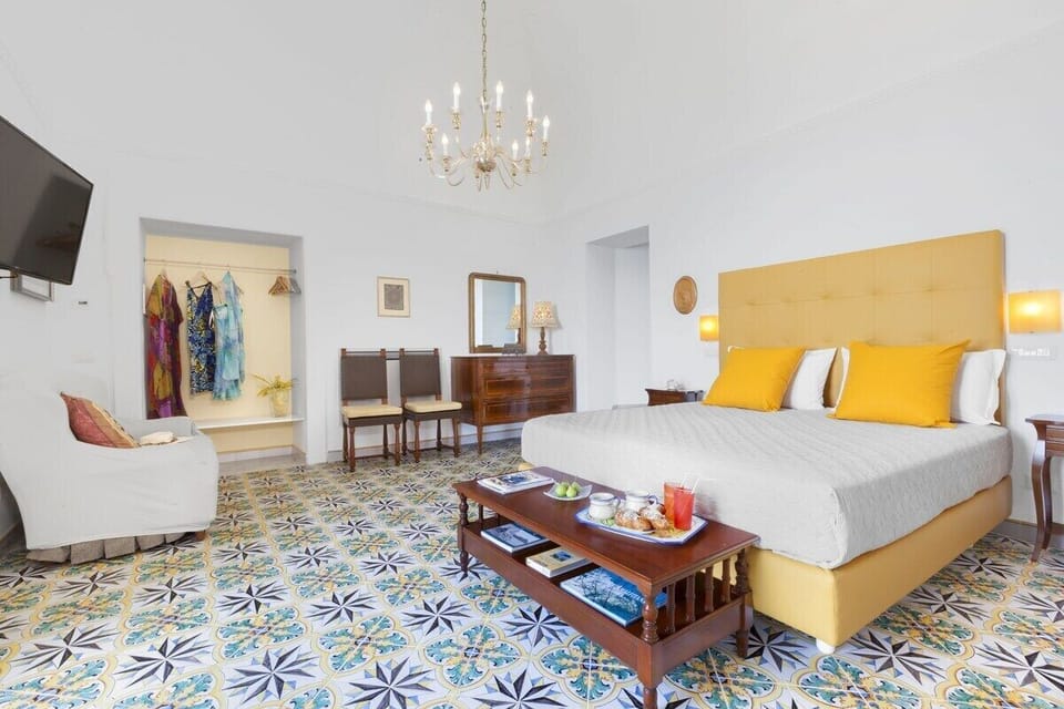 In-room safe, free WiFi, bed sheets