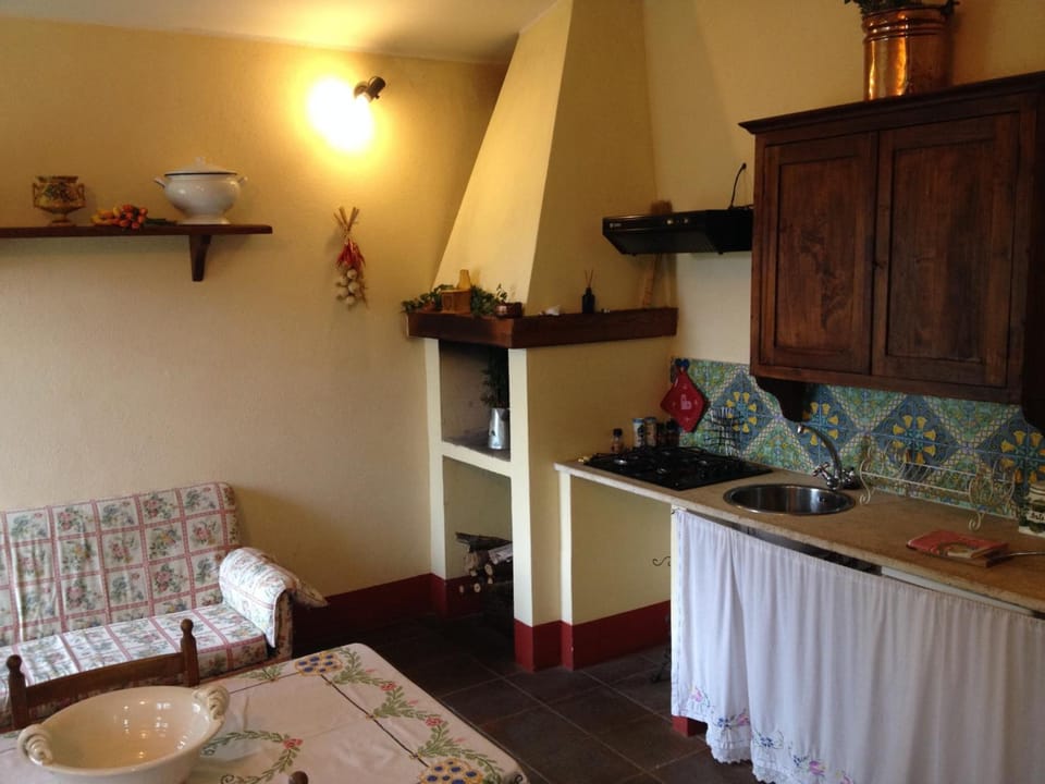 Full-size fridge, oven, stovetop, cookware/dishes/utensils