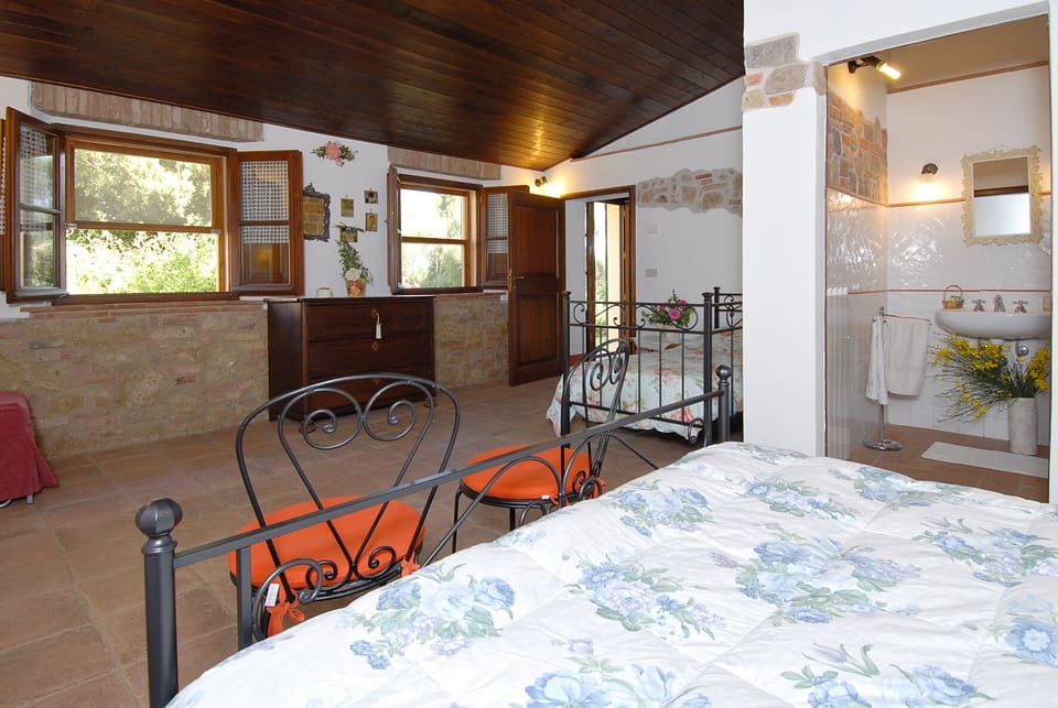 Apartment, 1 Bedroom, Ground Floor | Individually decorated, individually furnished, desk, iron/ironing board