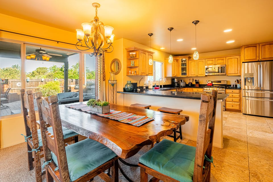 Dining room area connecting to open and spacious kitchen