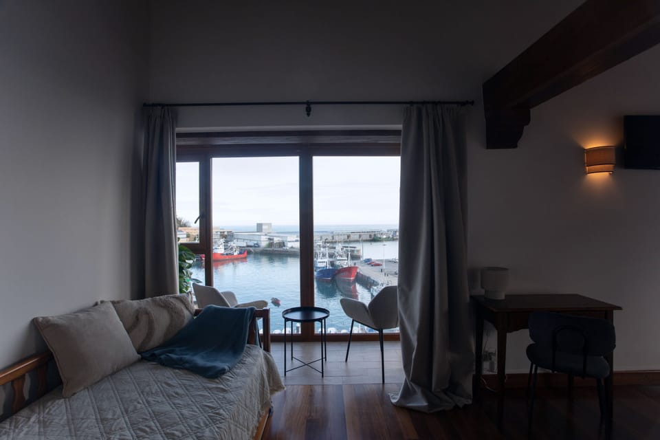 Superior Double Room, Sea View | Desk, free WiFi, bed sheets